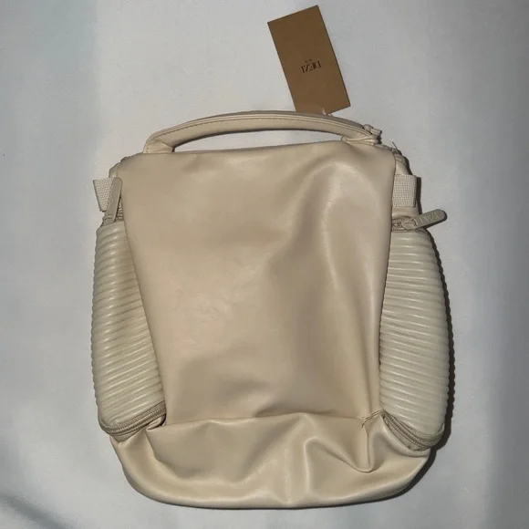 DEZI Multi Purpose Hanging Travel Bag - Picture 2 of 5